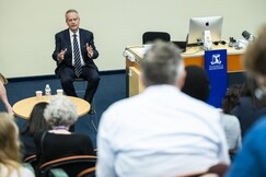 Political Conf Keynote Garvie 1 6248 (Large)